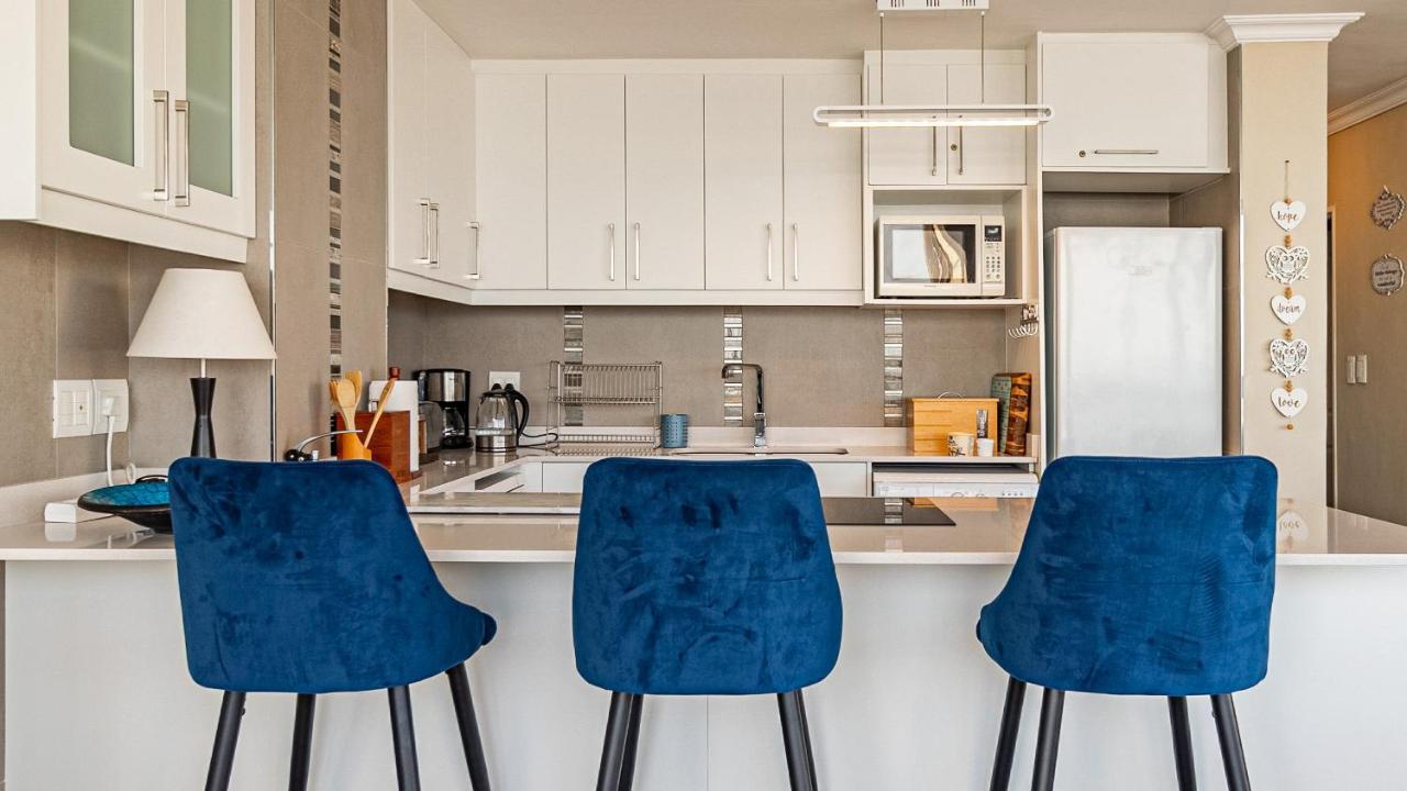 Oceanview Holiday Accommodation Bloubergstrand Bagian luar foto