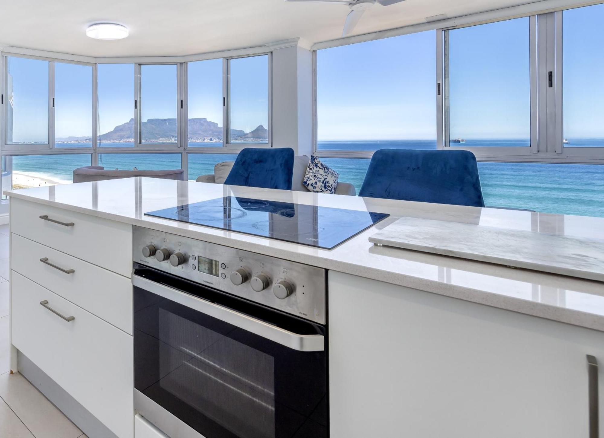 Oceanview Holiday Accommodation Bloubergstrand Bagian luar foto