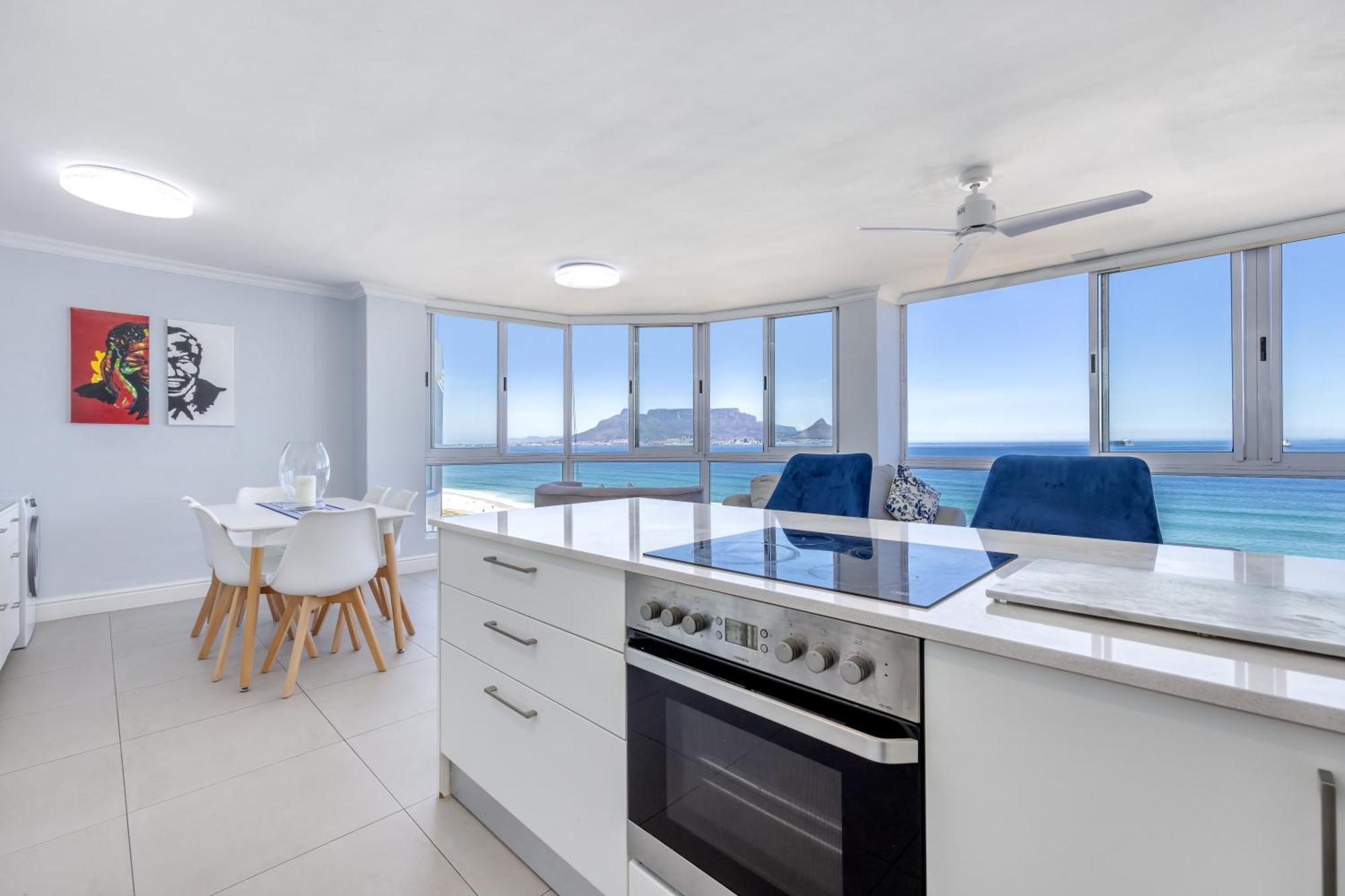 Oceanview Holiday Accommodation Bloubergstrand Bagian luar foto