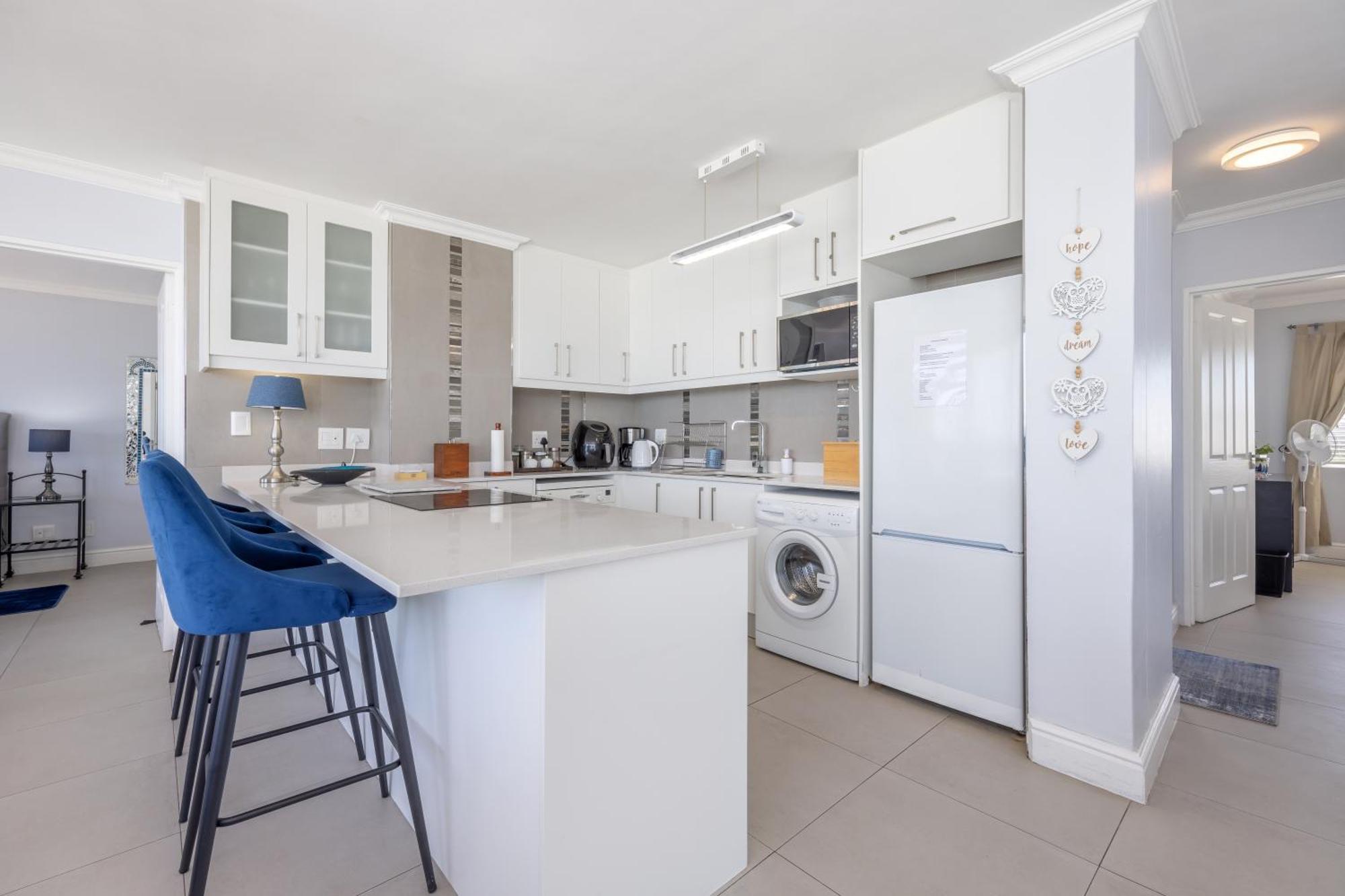 Oceanview Holiday Accommodation Bloubergstrand Bagian luar foto